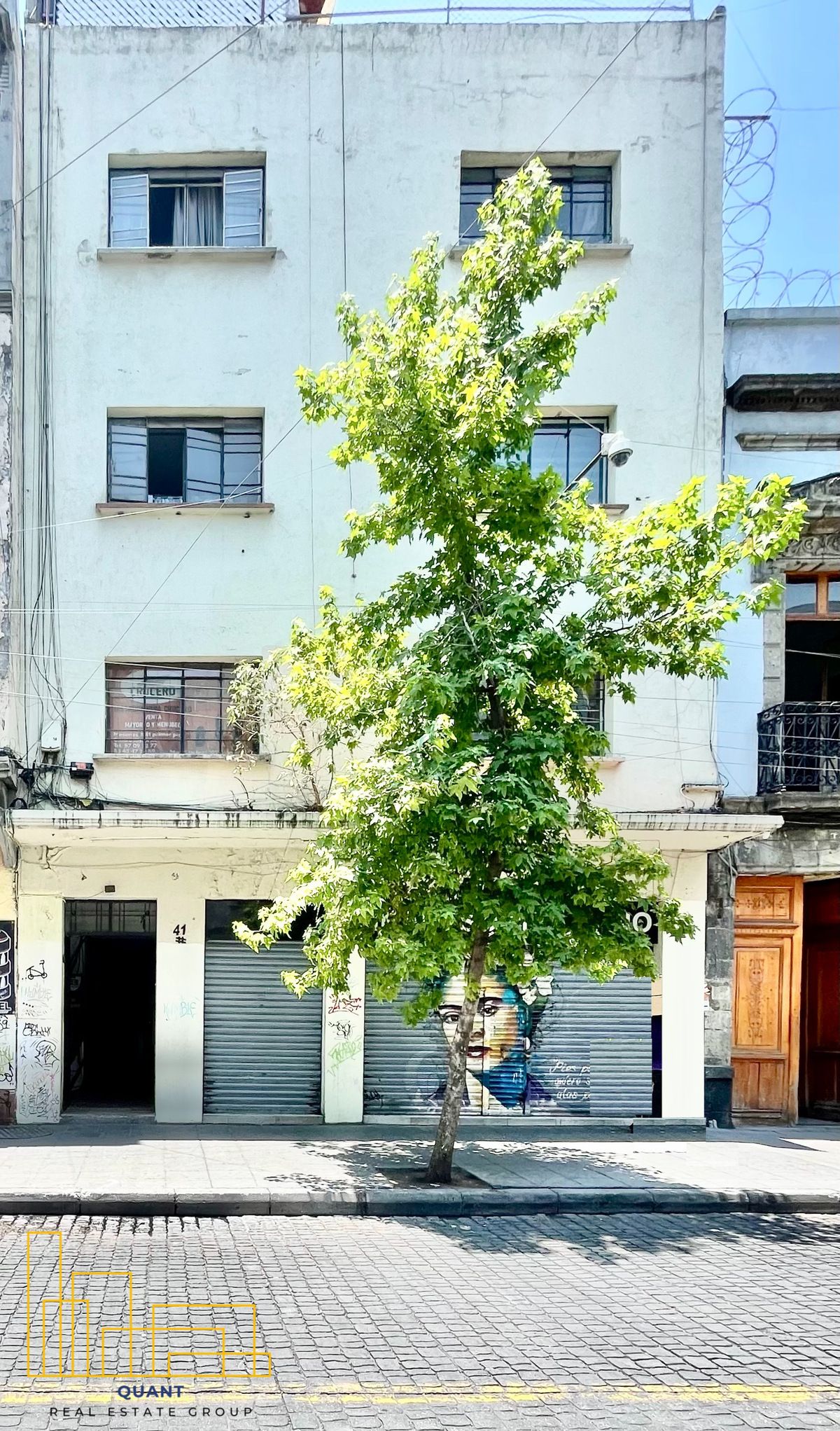 14 de 14: Fachada de entrada al local