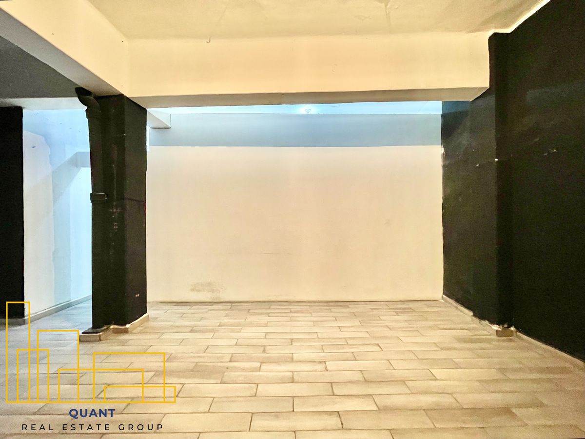 9 de 14: Espacio abierto de local en PB, con acceso a bodega/oficina