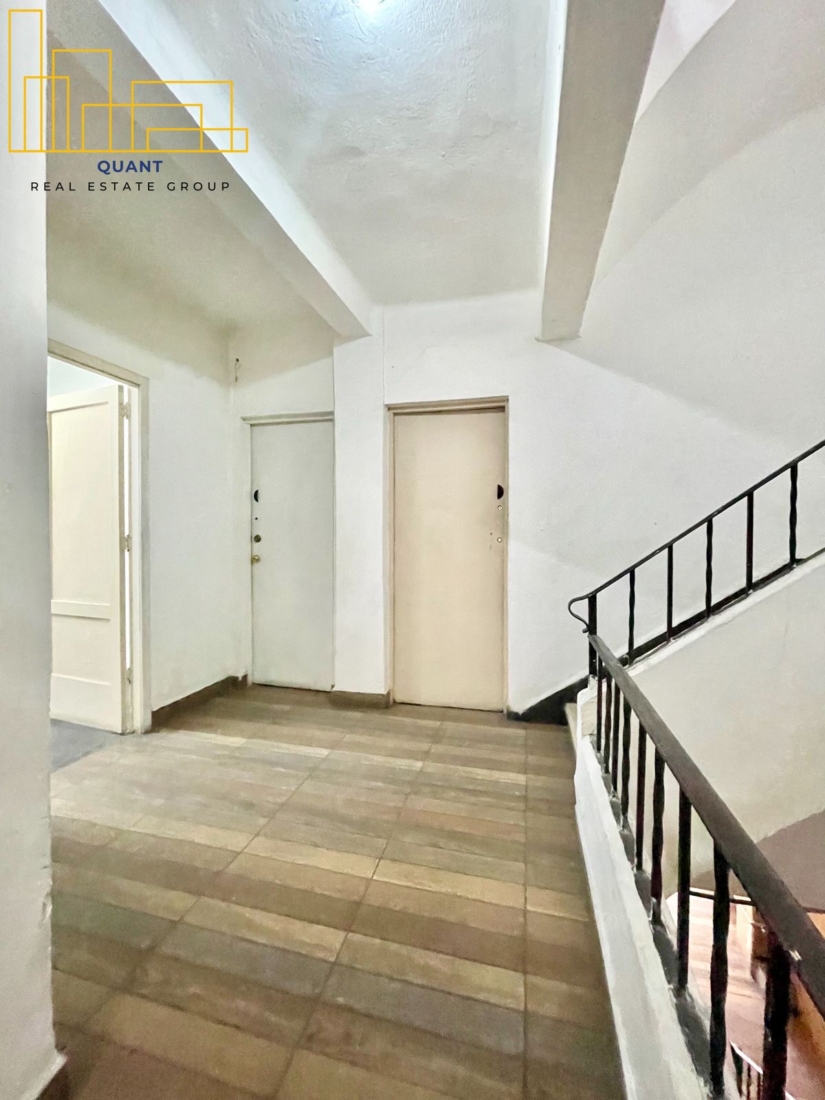 1 de 31: Puertas de acceso a bodegas 1, 2 y 3