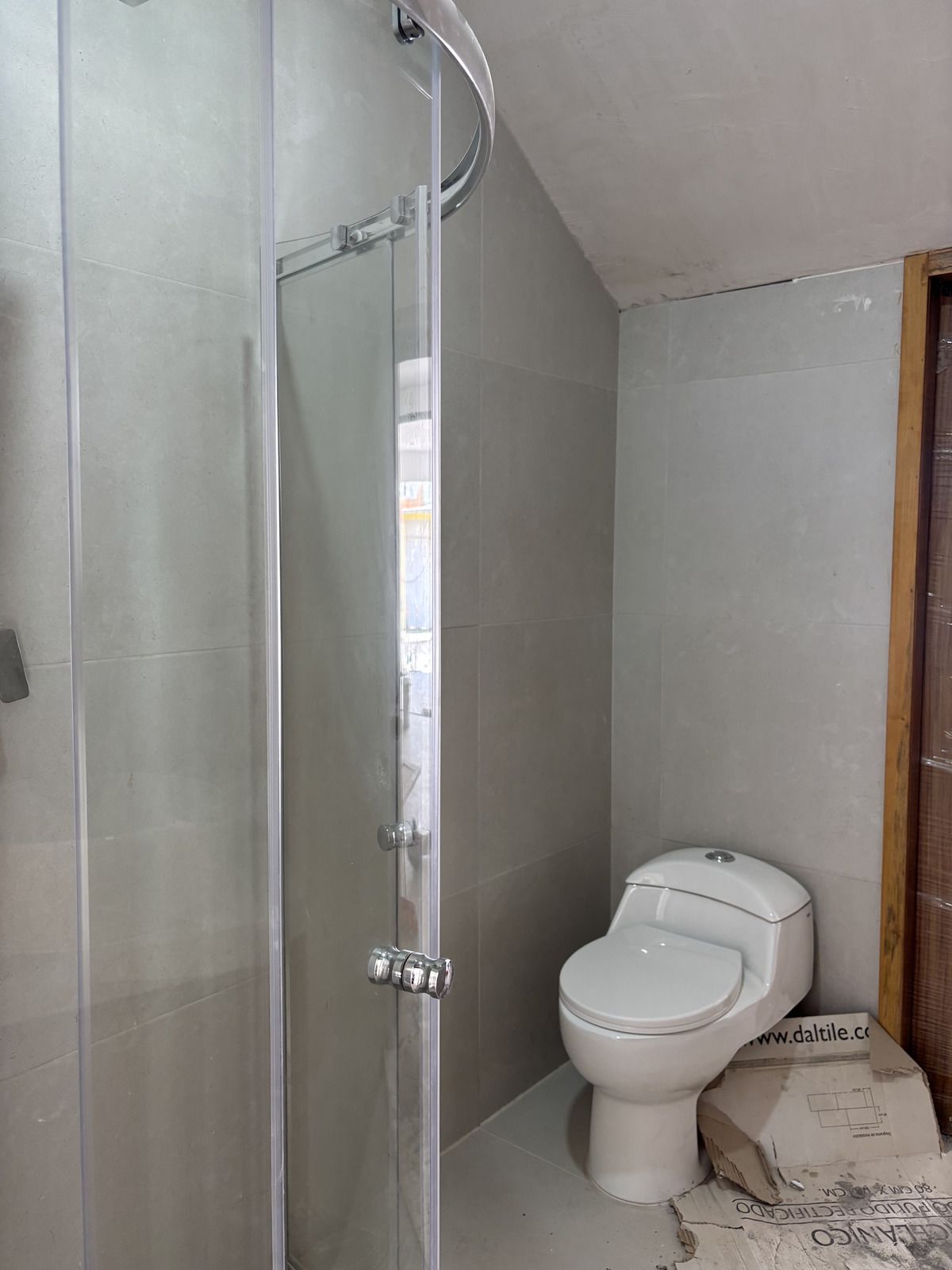 14 of 37: BAÑO OBRA BLANCA