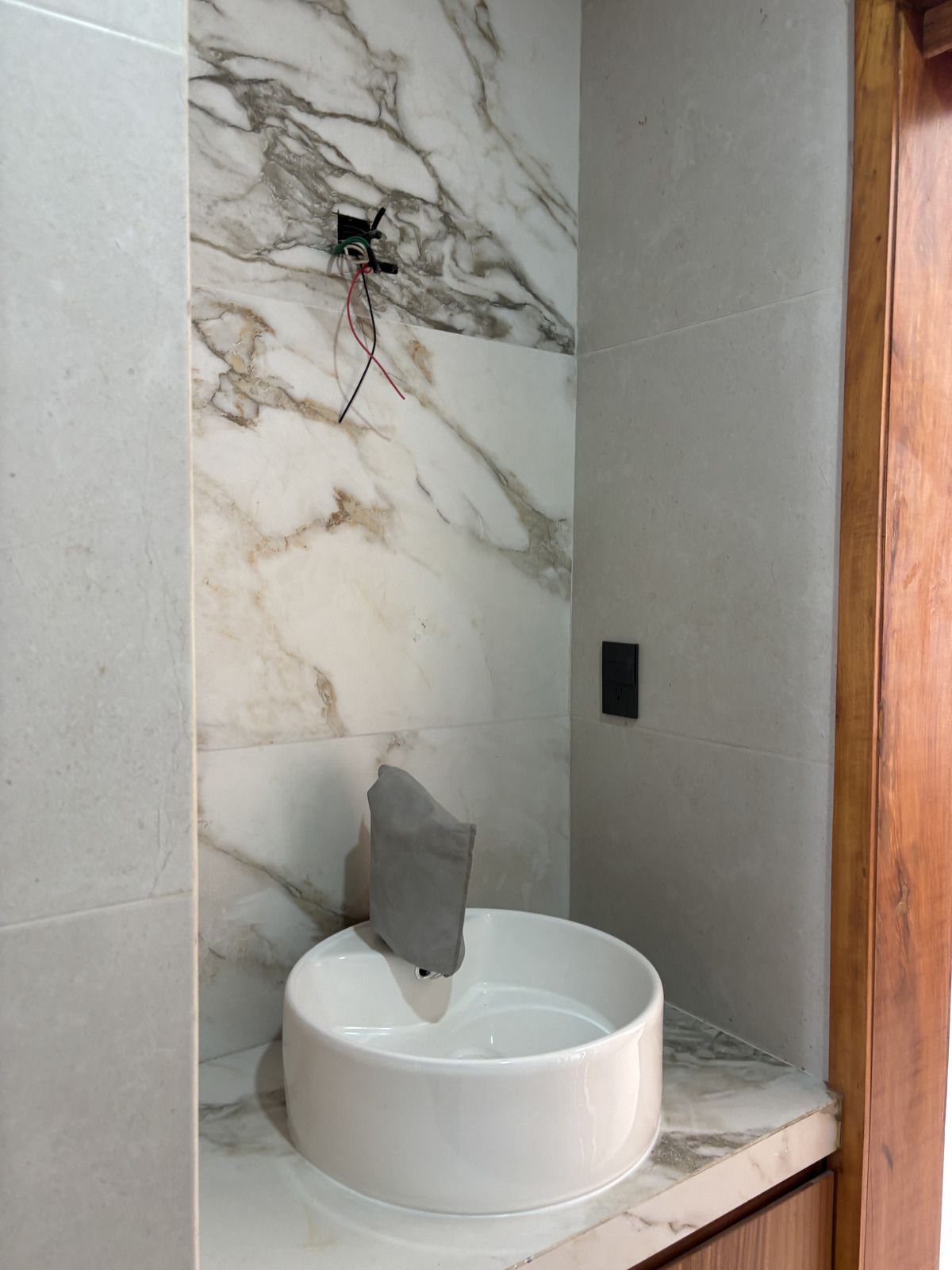 17 of 37: BAÑO OBRA BLANCA