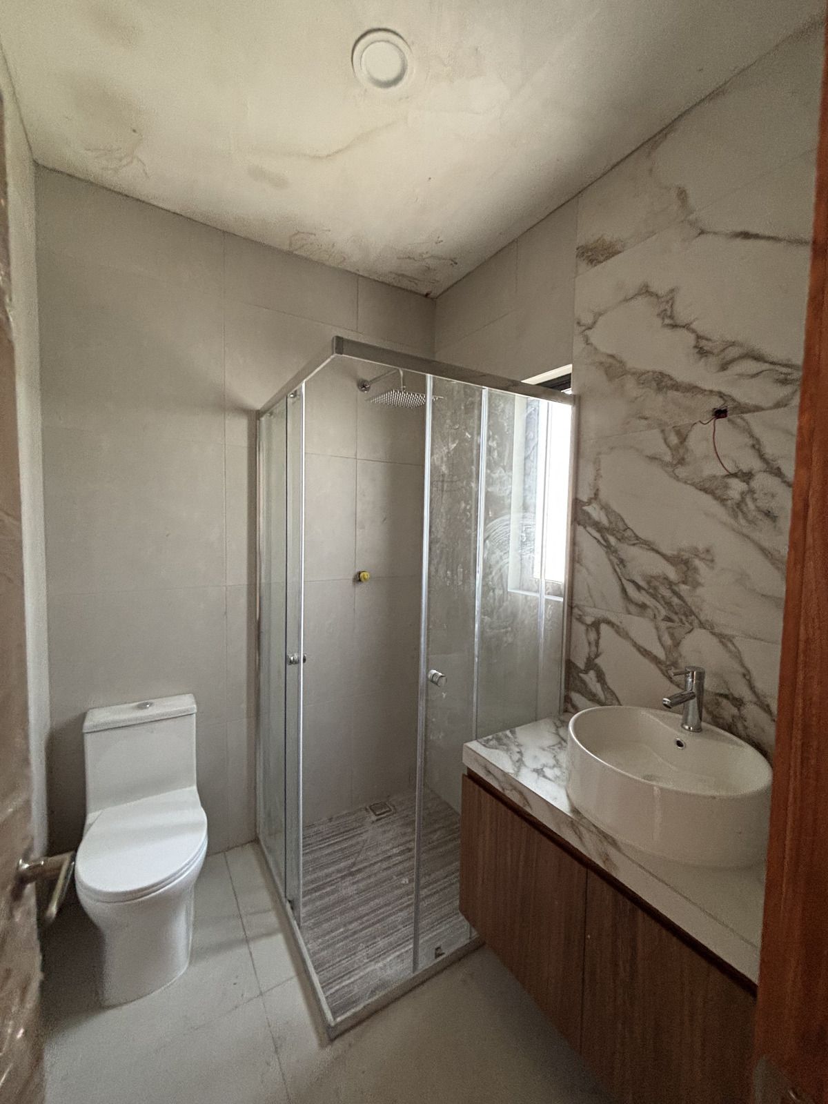 20 of 37: BAÑO OBRA BLANCA