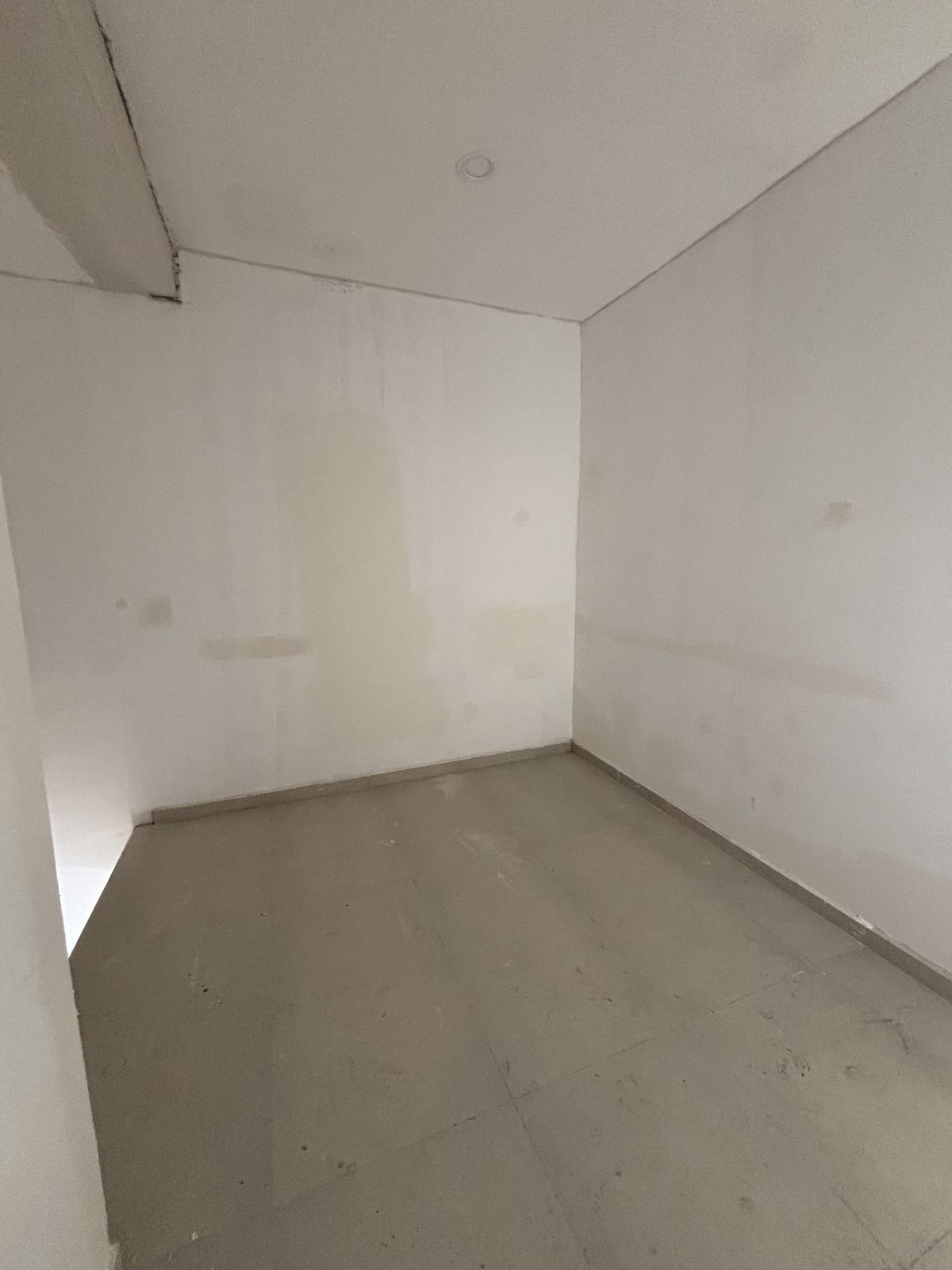 25 of 37: CUARTO TV OBRA BLANCA