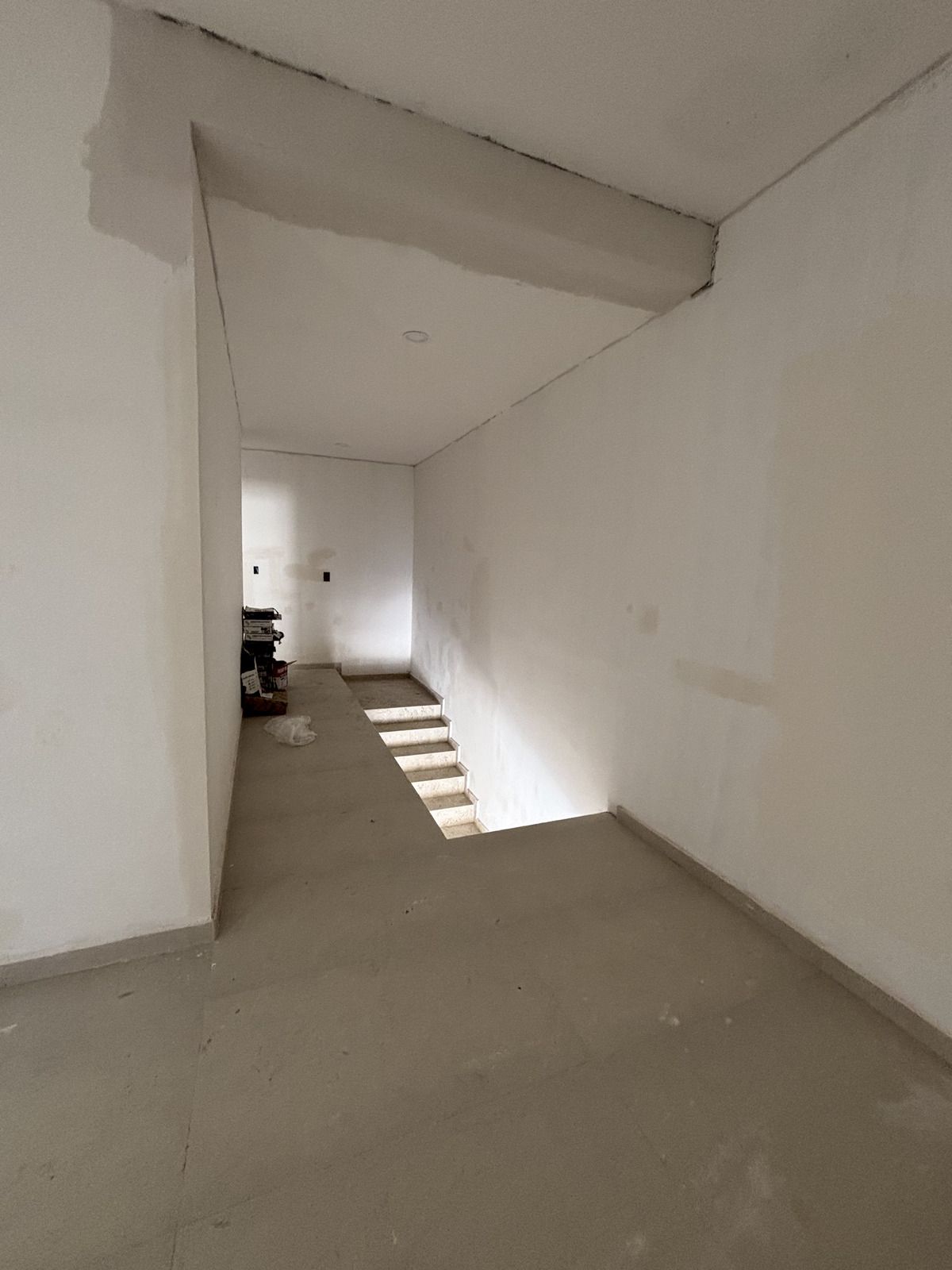 35 of 37: CUARTO DE TV OBRA BLANCA