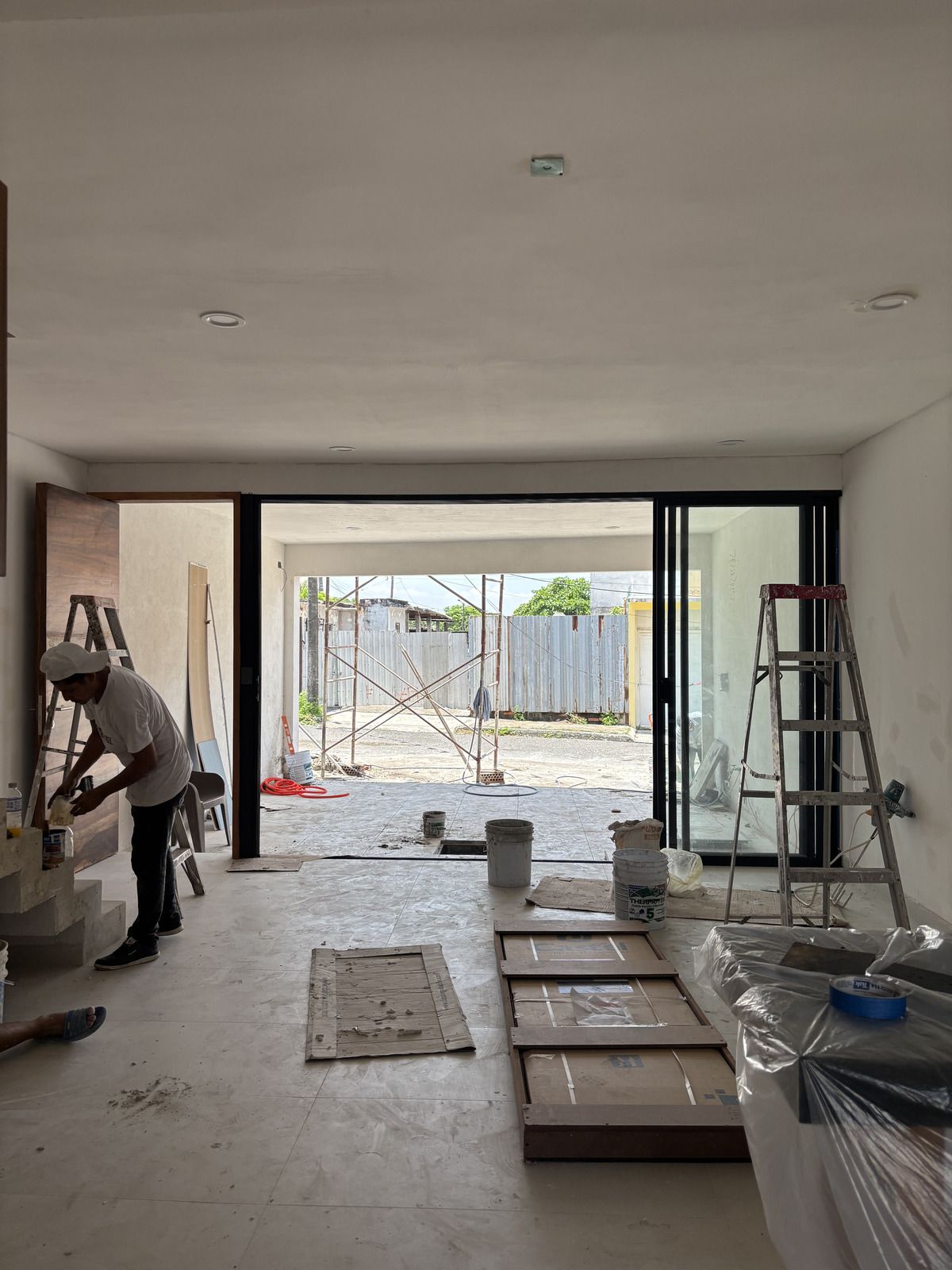 37 of 37: SALA OBRA BLANCA