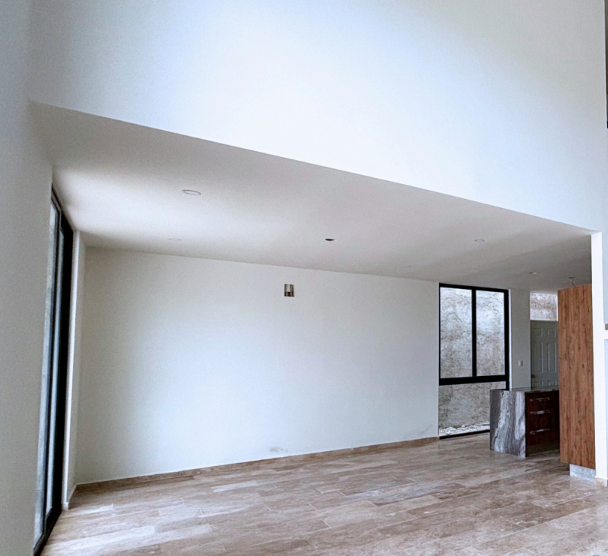 4 of 17: Sala a Doble Altura, Comedor, Cocina