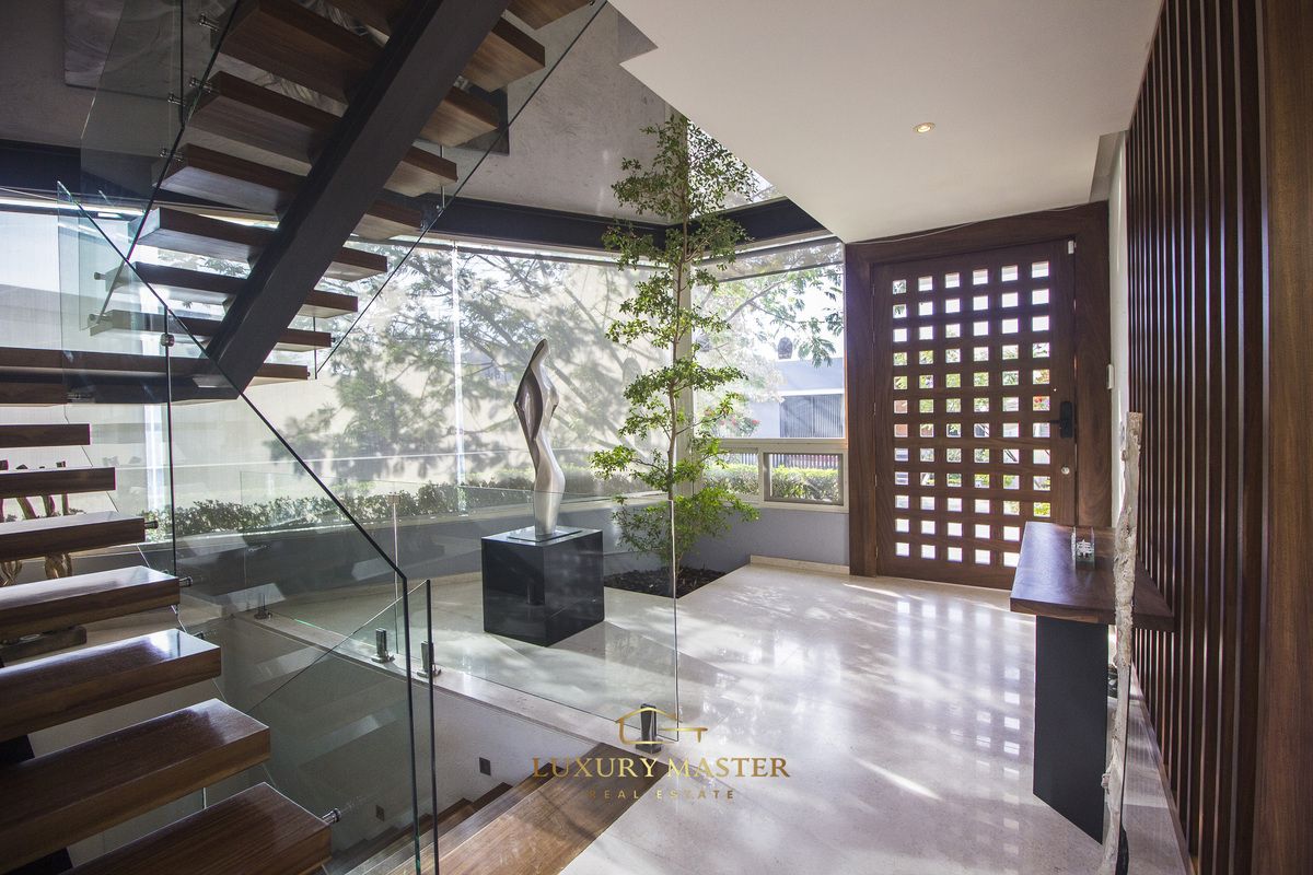 2 de 33: Casa en Bosque de los Lagos en Venta Entrada