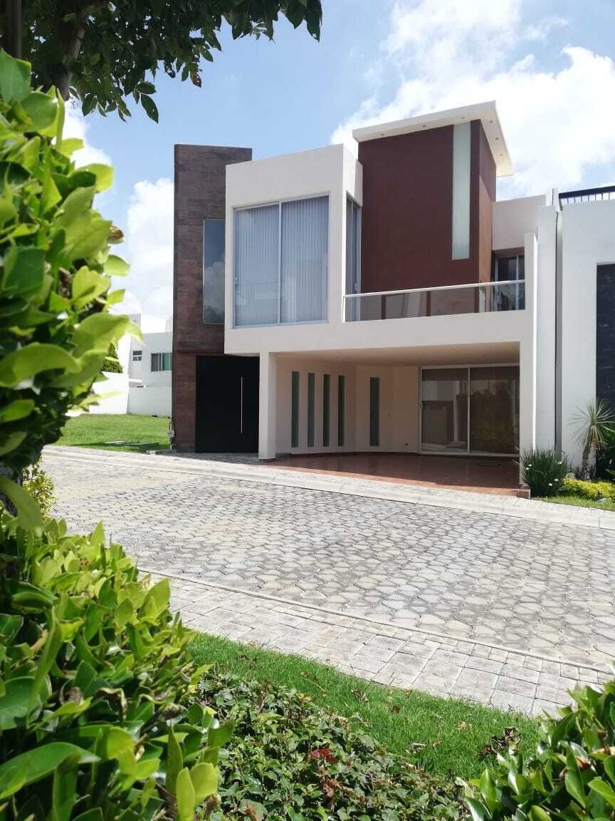 1 de 21: Fachada