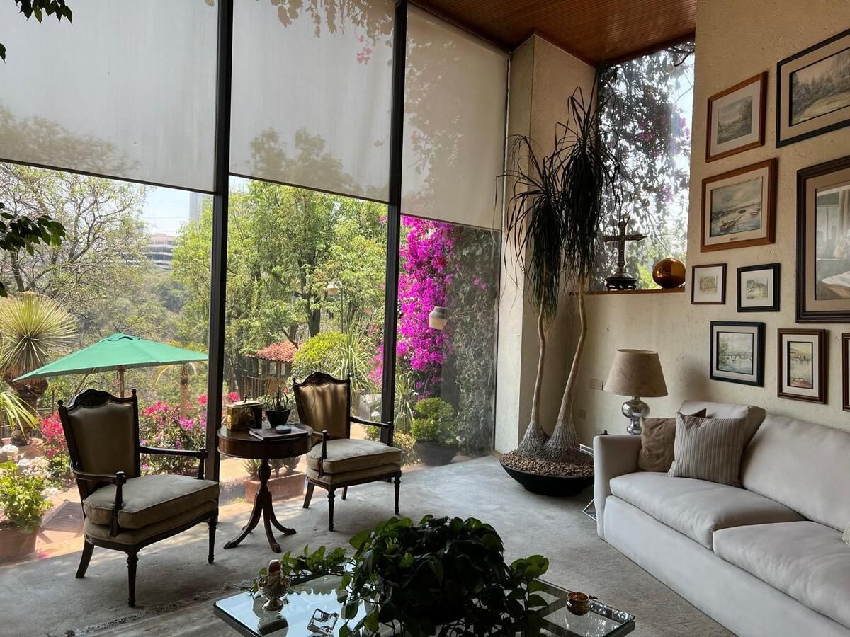 5 of 12: SALA  CON PUERTA AL JARDIN