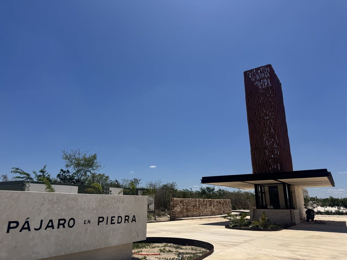 11 de 40: fachada de la privada