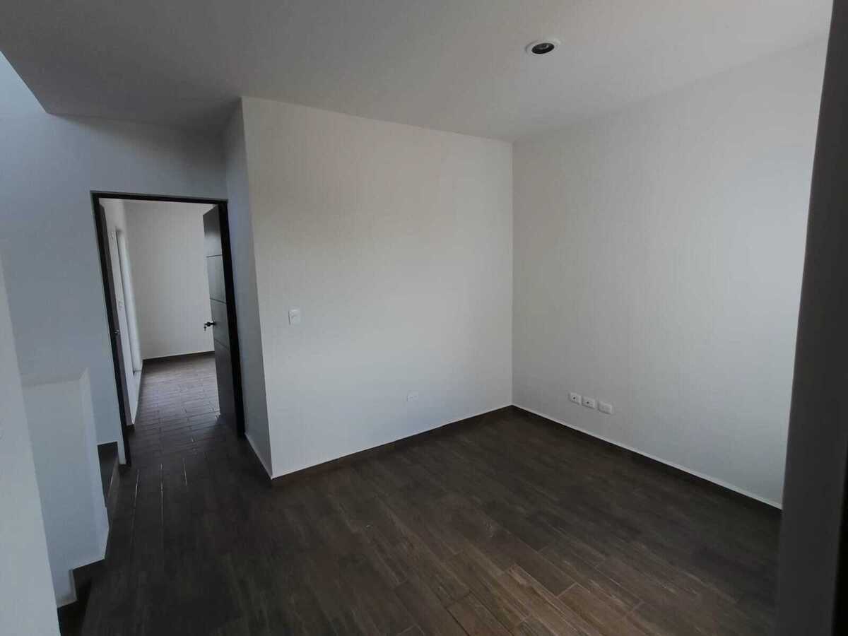 15 de 37: FAMILY ROOM