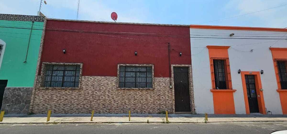 2 of 25: Fachada
