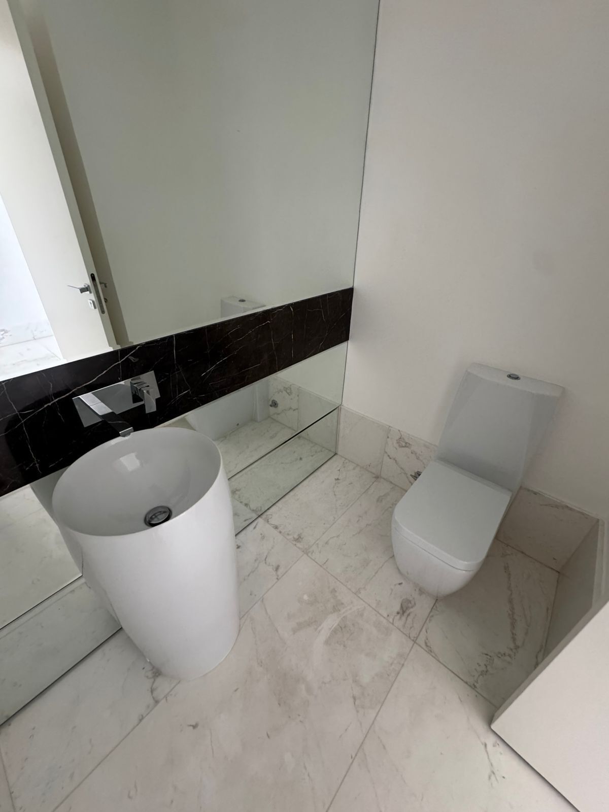 10 de 34: BAÑO DE VISITA