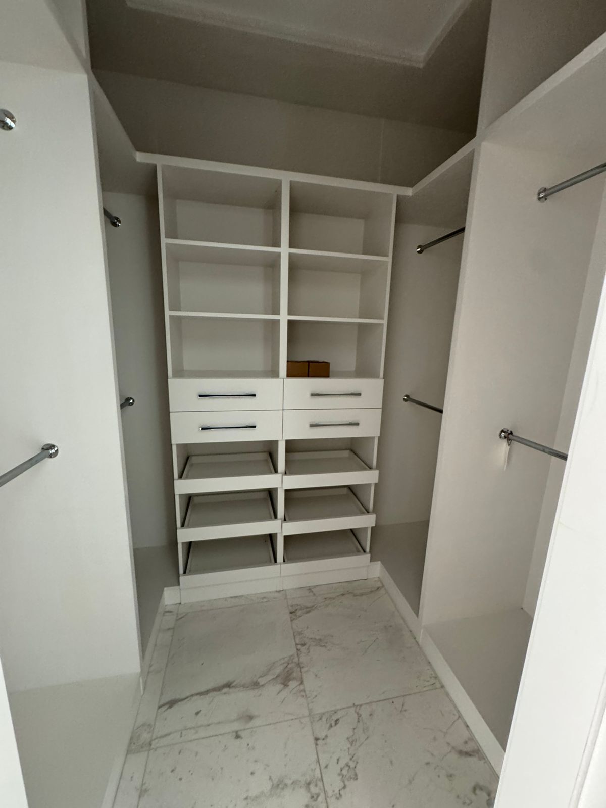 14 de 34: HABITACIÓN PRINCIPAL CLOSET 2