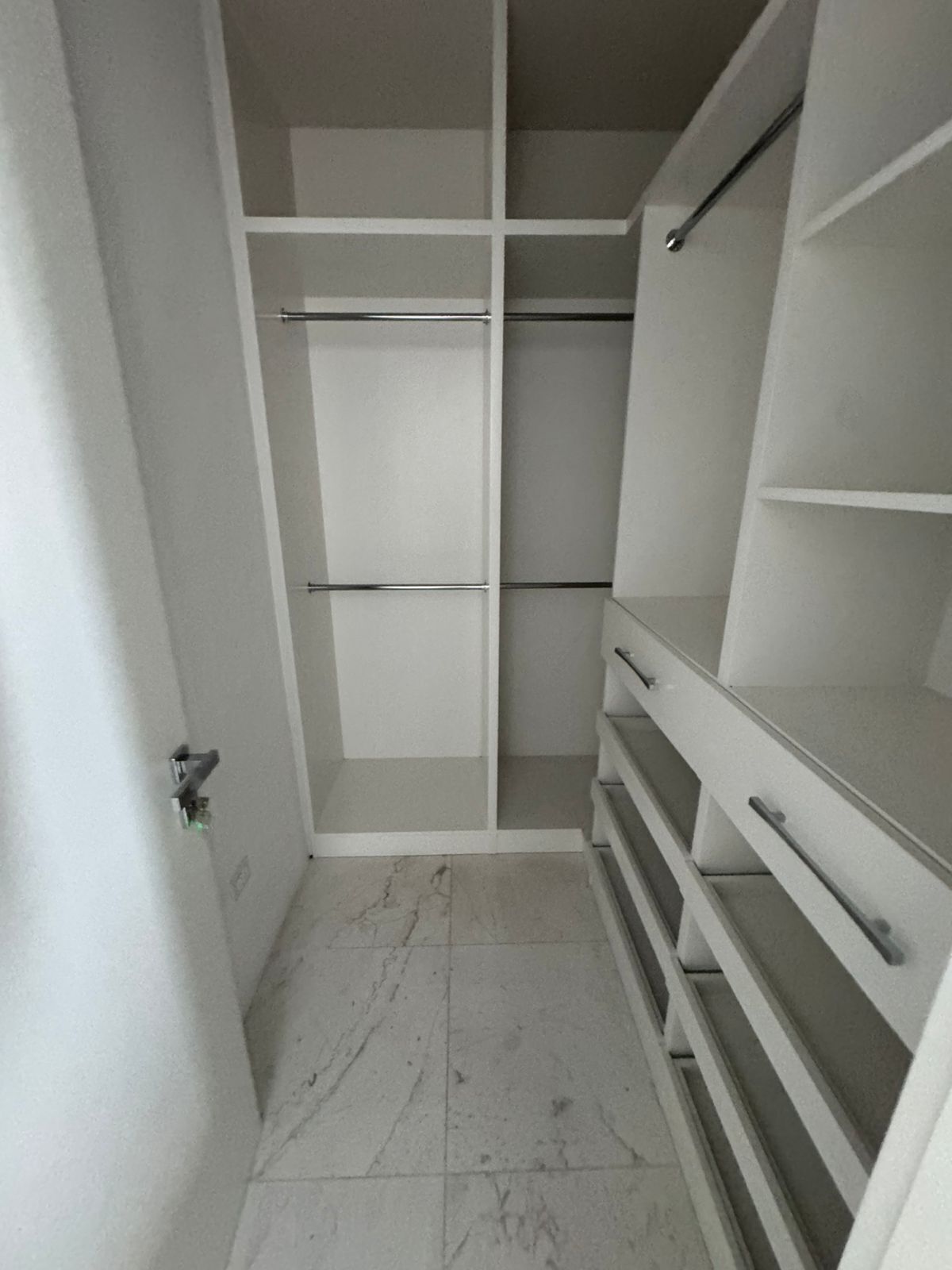 18 de 34: CLOSET HAB SECUNDARIA