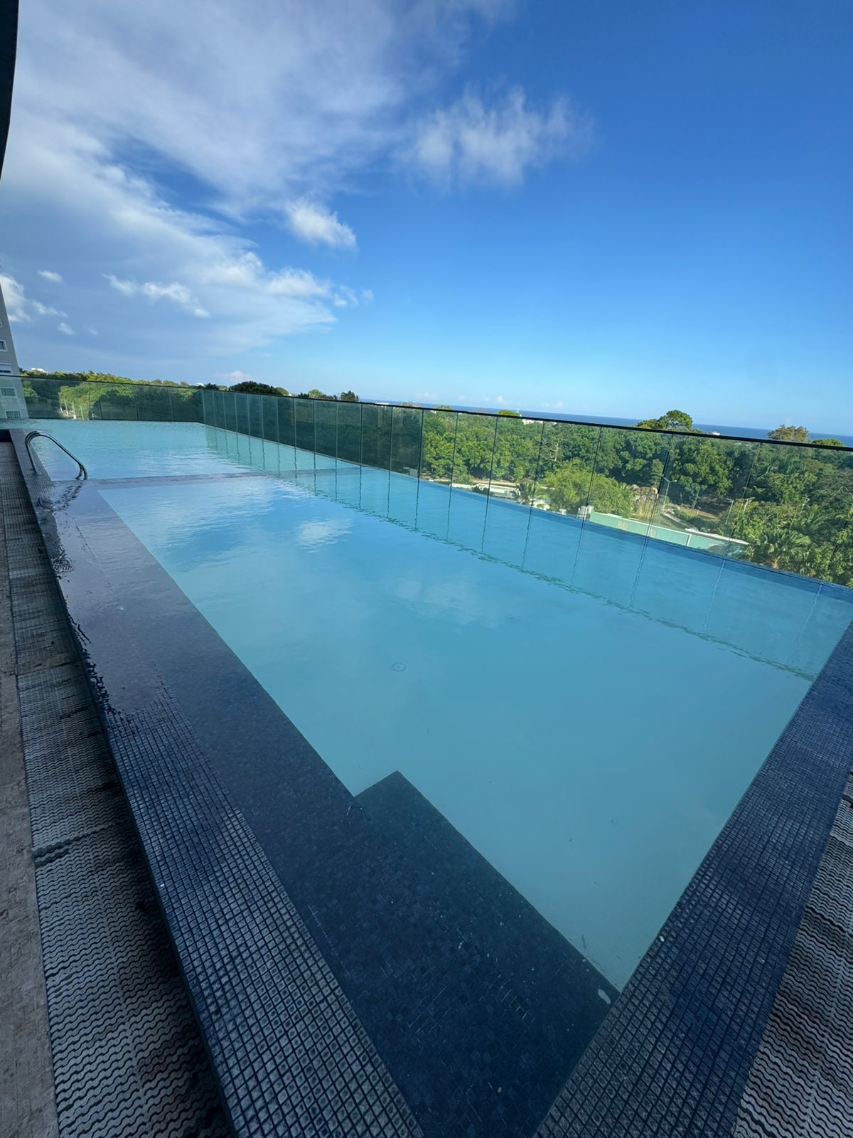 27 de 34: PISCINA