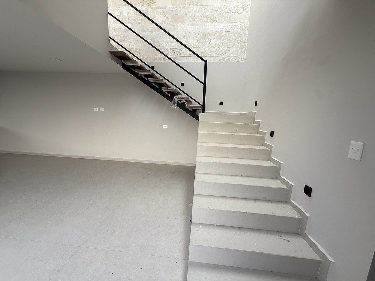 6 de 22: Escaleras doble altura