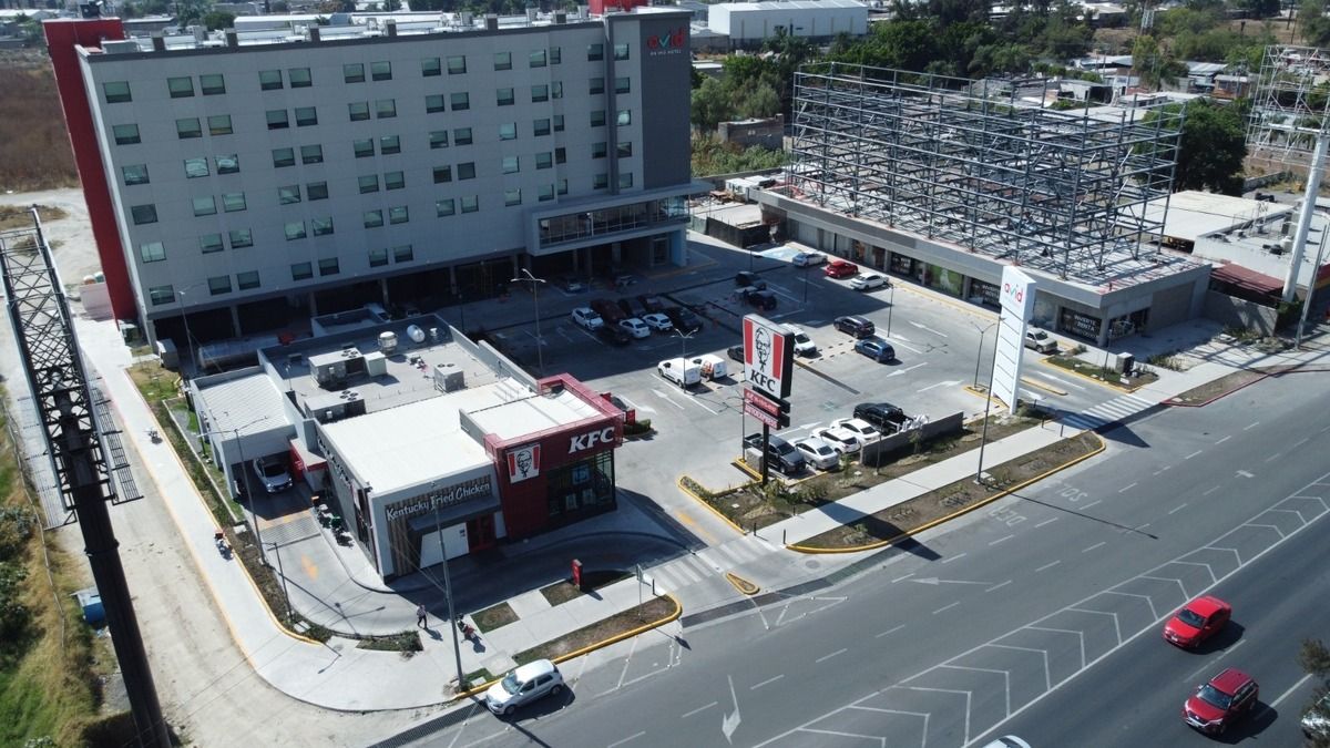 3 de 8: Pool de Rentas Centro Comercial en Carr Aeropuerto Chapala