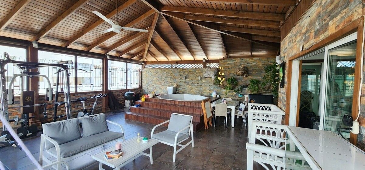 2 de 10: Terraza Techada con Jacuzzi