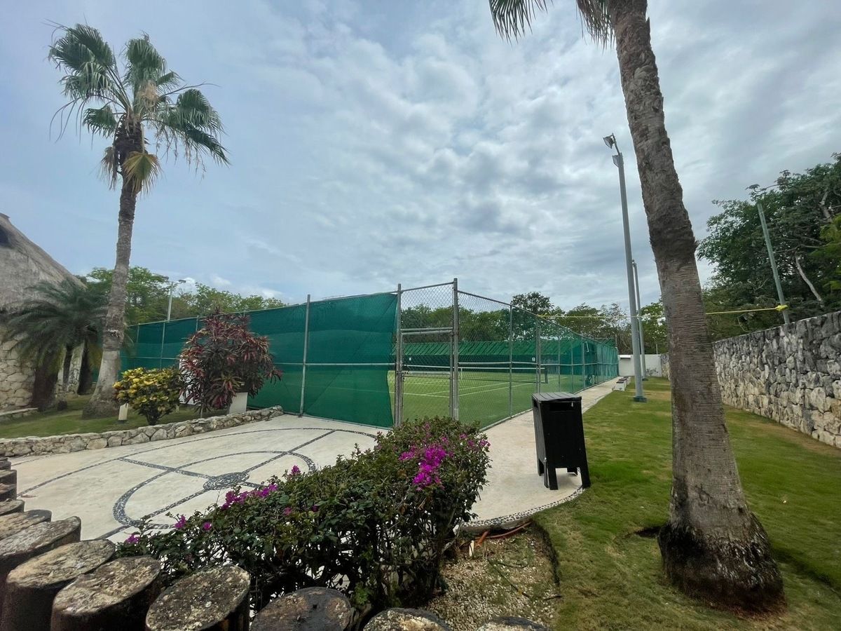 9 de 14: Cancha de Tenis