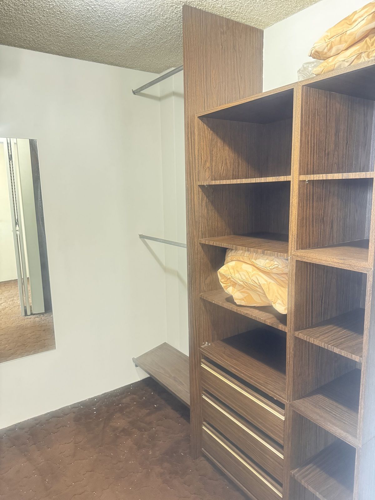 12 of 30: VESTIDOR