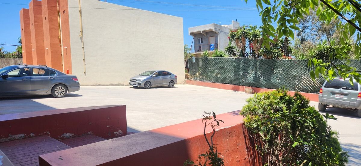 2 of 11: ESTACIONAMIENTO