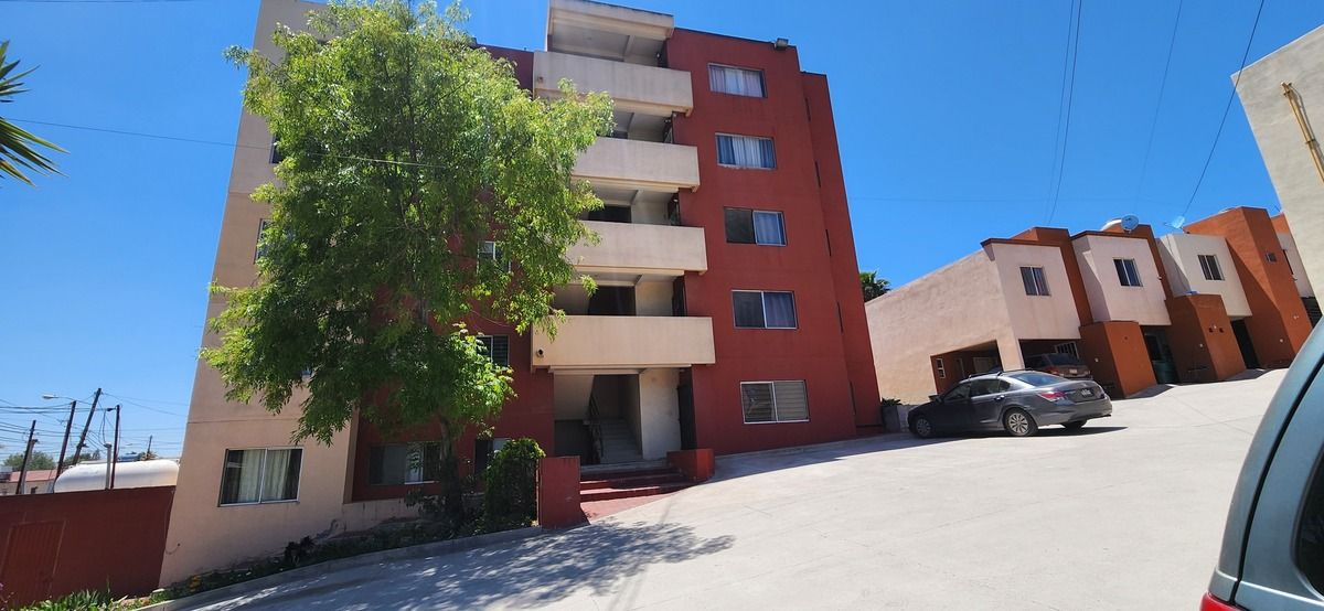 1 of 11: FACHADA