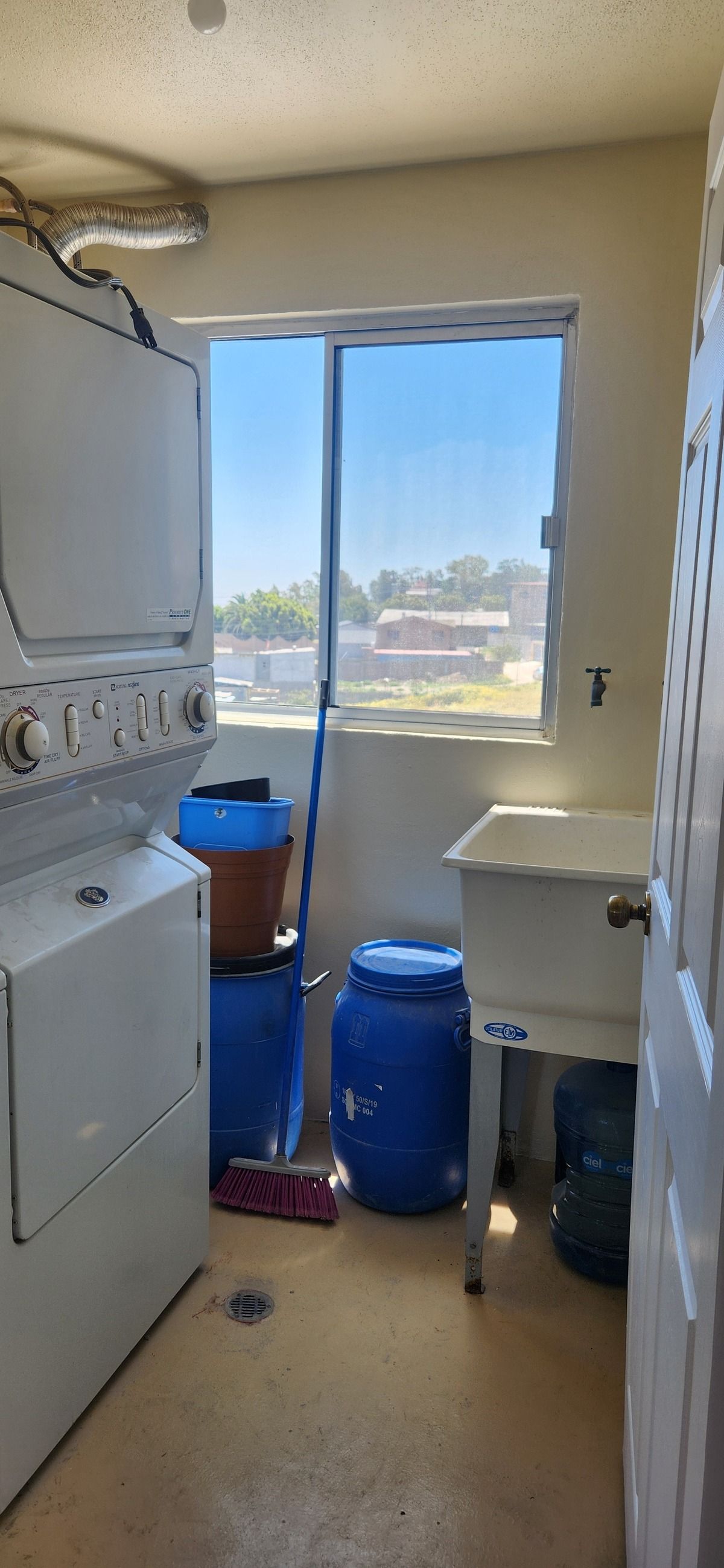 11 of 11: CUARTO DE LAVADO