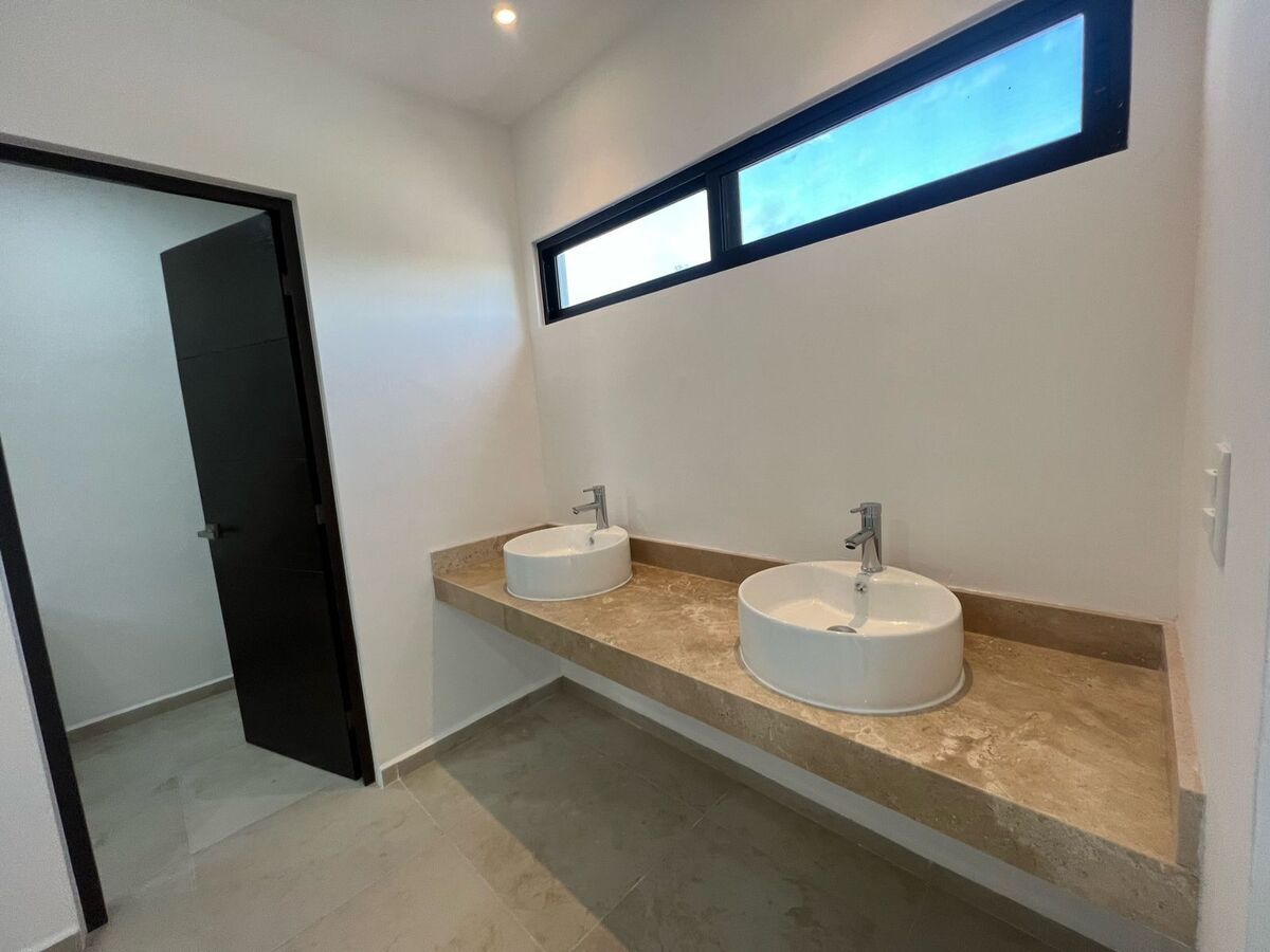 27 de 34: Baño recamara principal