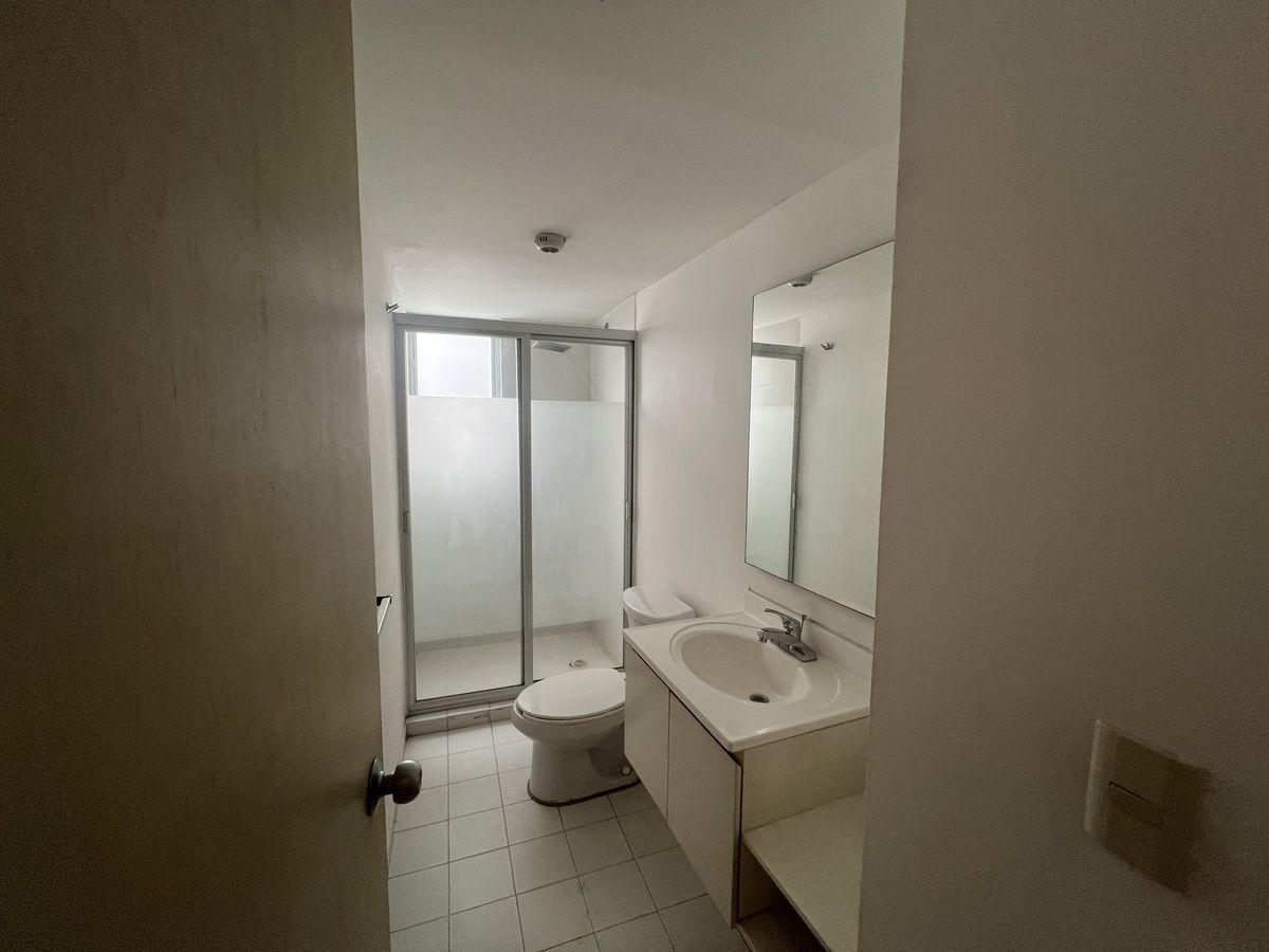 4 de 11: Baño con ventana