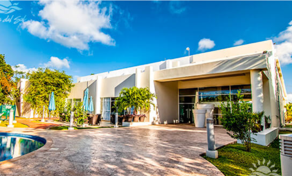 4 of 6: Casa Club