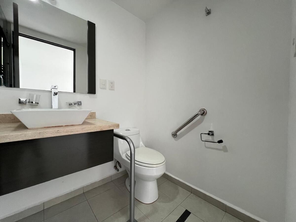 9 de 29: Baño piso 2