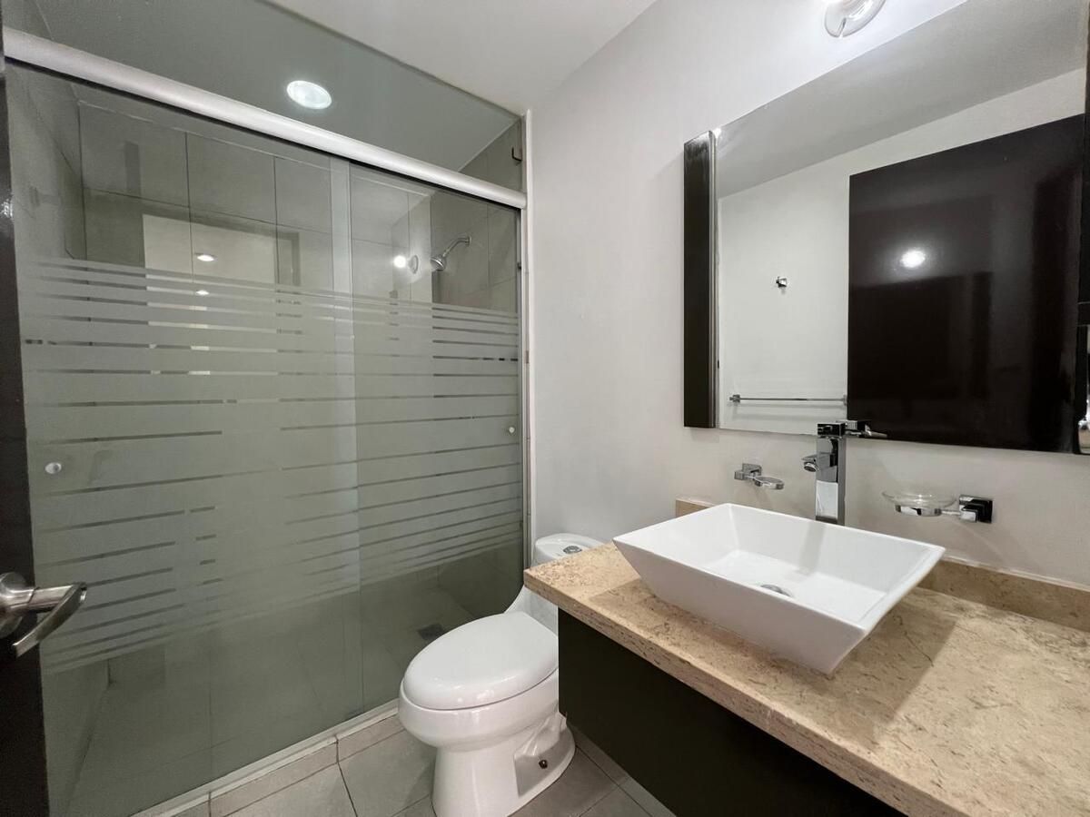 8 de 29: Baño piso 1