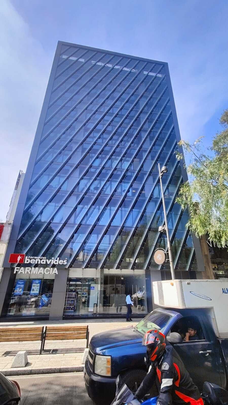 1 de 34: Fachada
