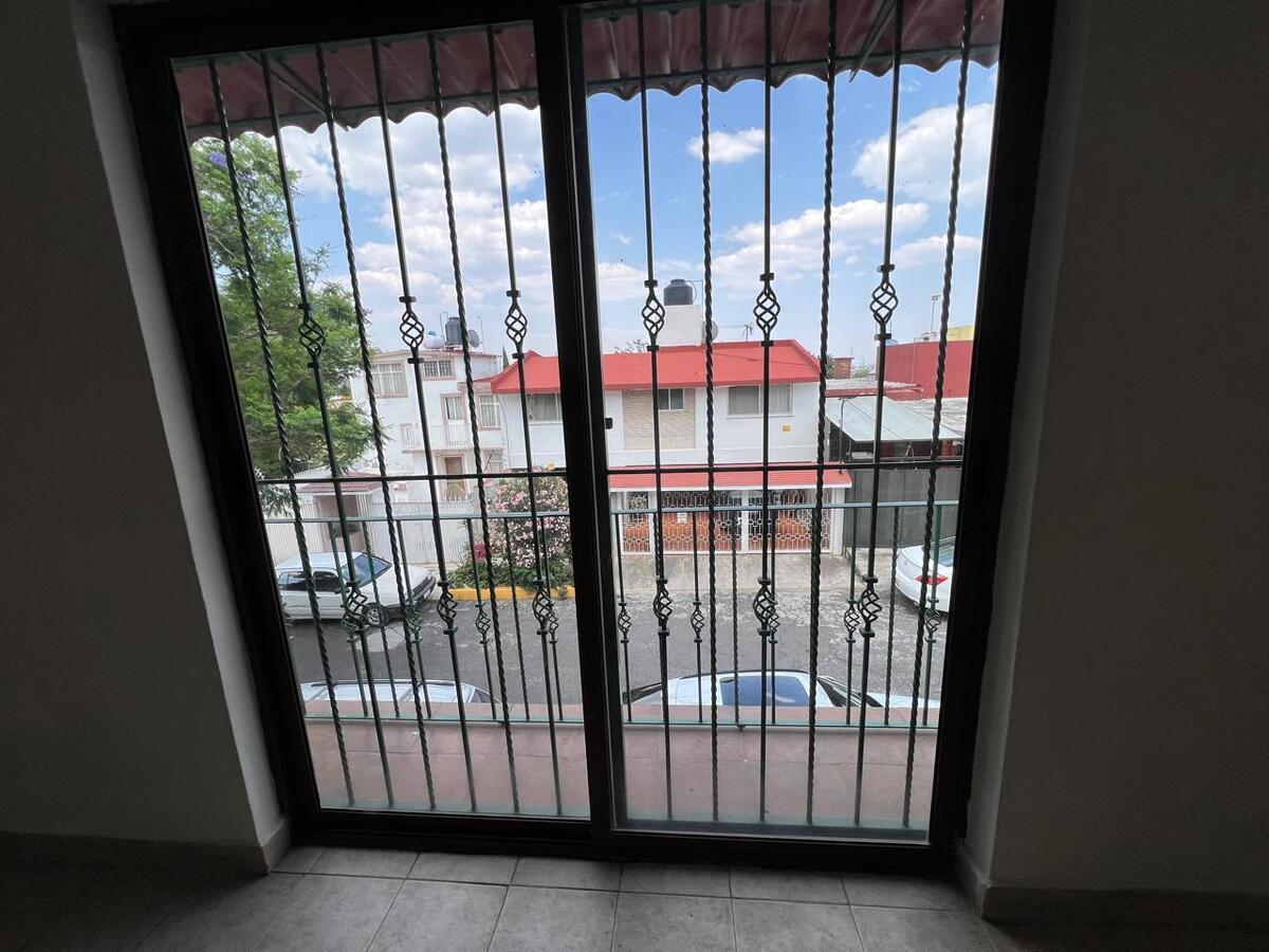 18 de 40: Recamara 1 balcón