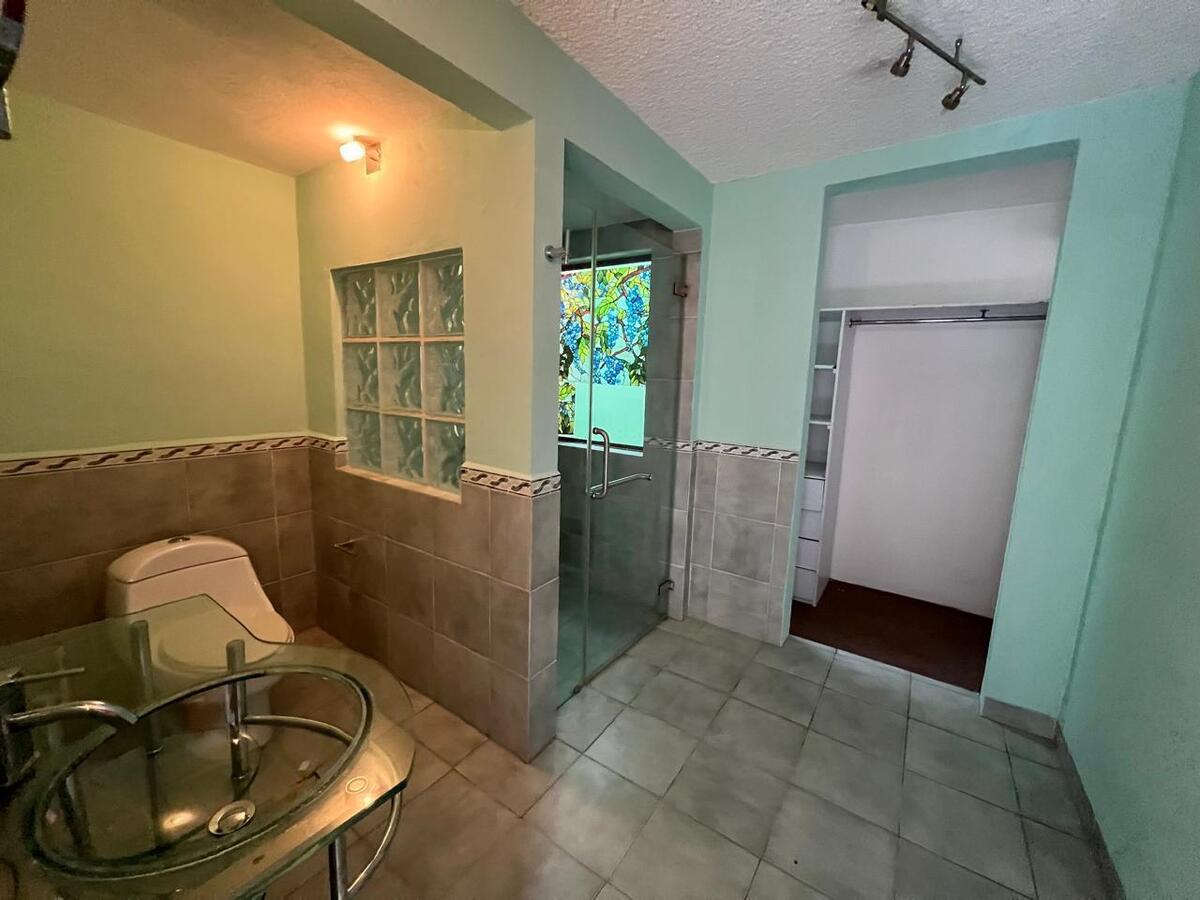 21 de 40: Recamara 2 baño