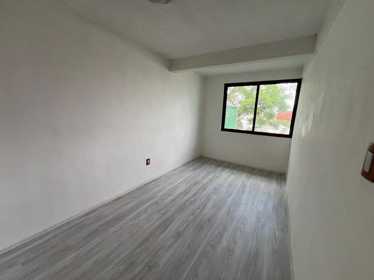 23 de 40: Estudio o Family room