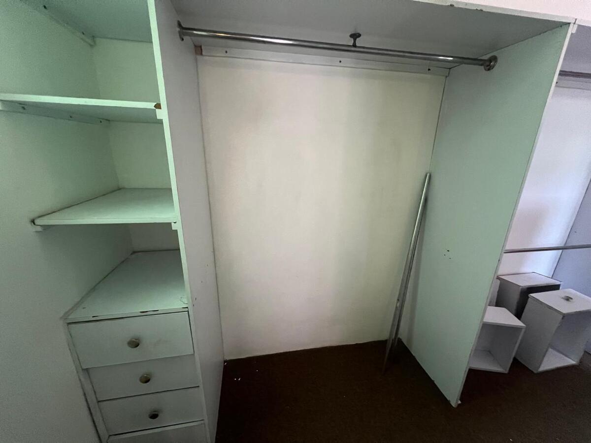 22 de 40: Recamara 2 Vestidor