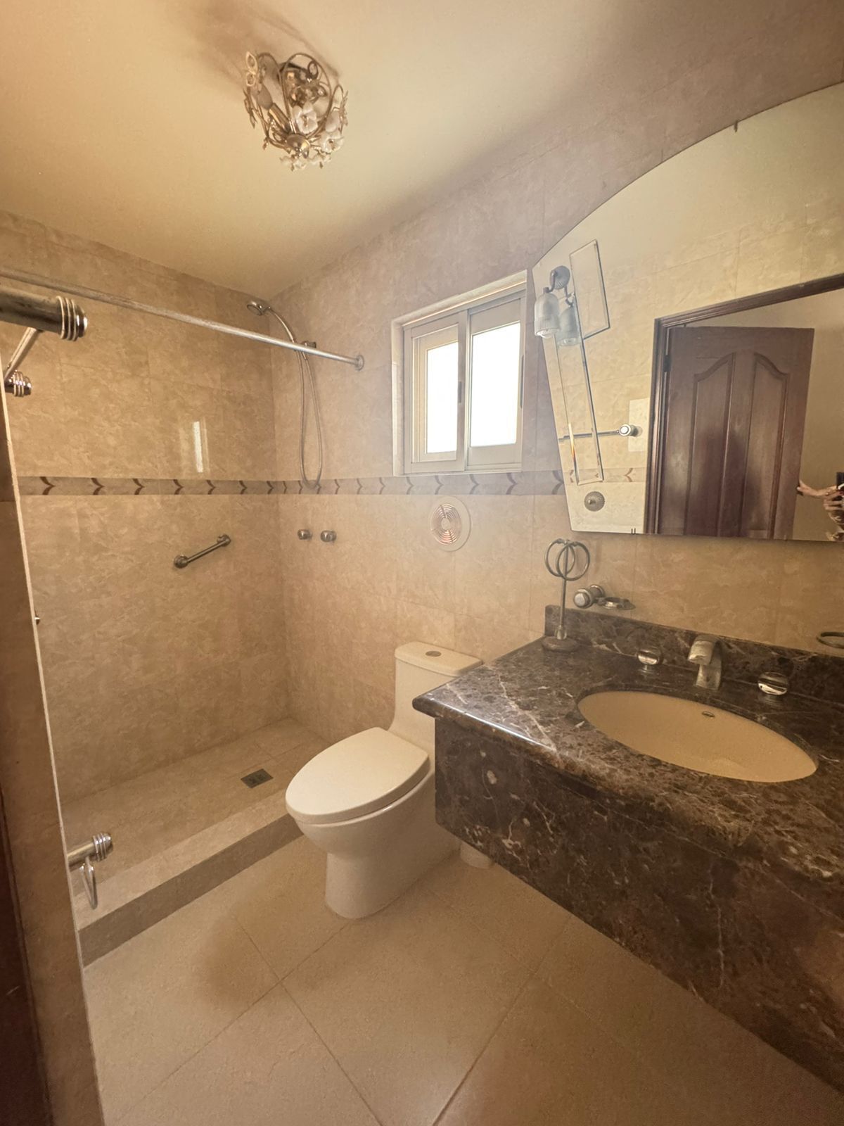 17 de 18: Baño recámara principal
