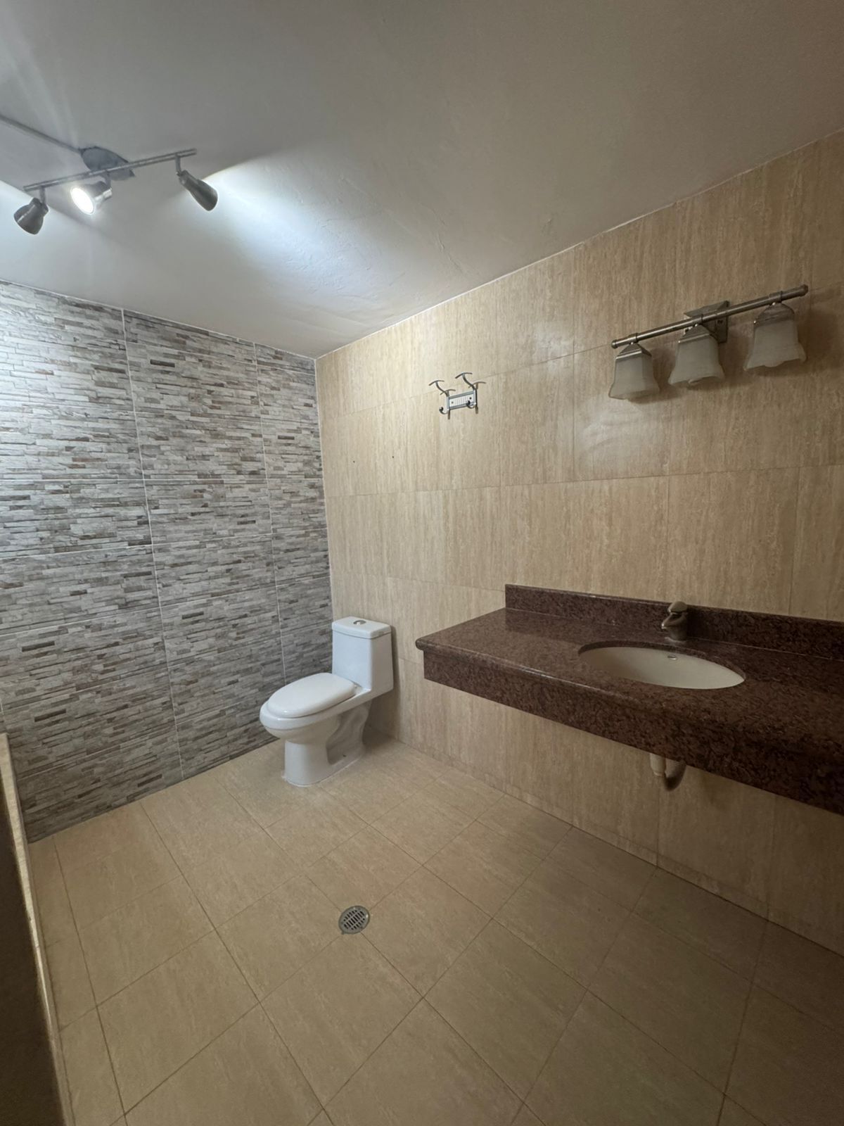13 de 18: Baño recámara secundaria