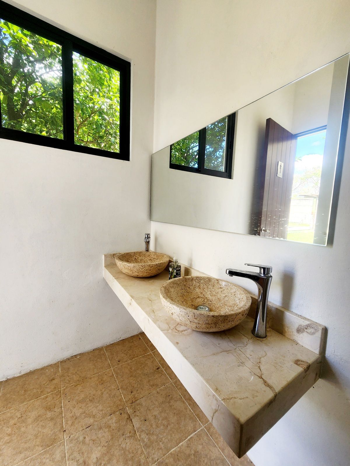 6 of 10: Doble lavabo.
