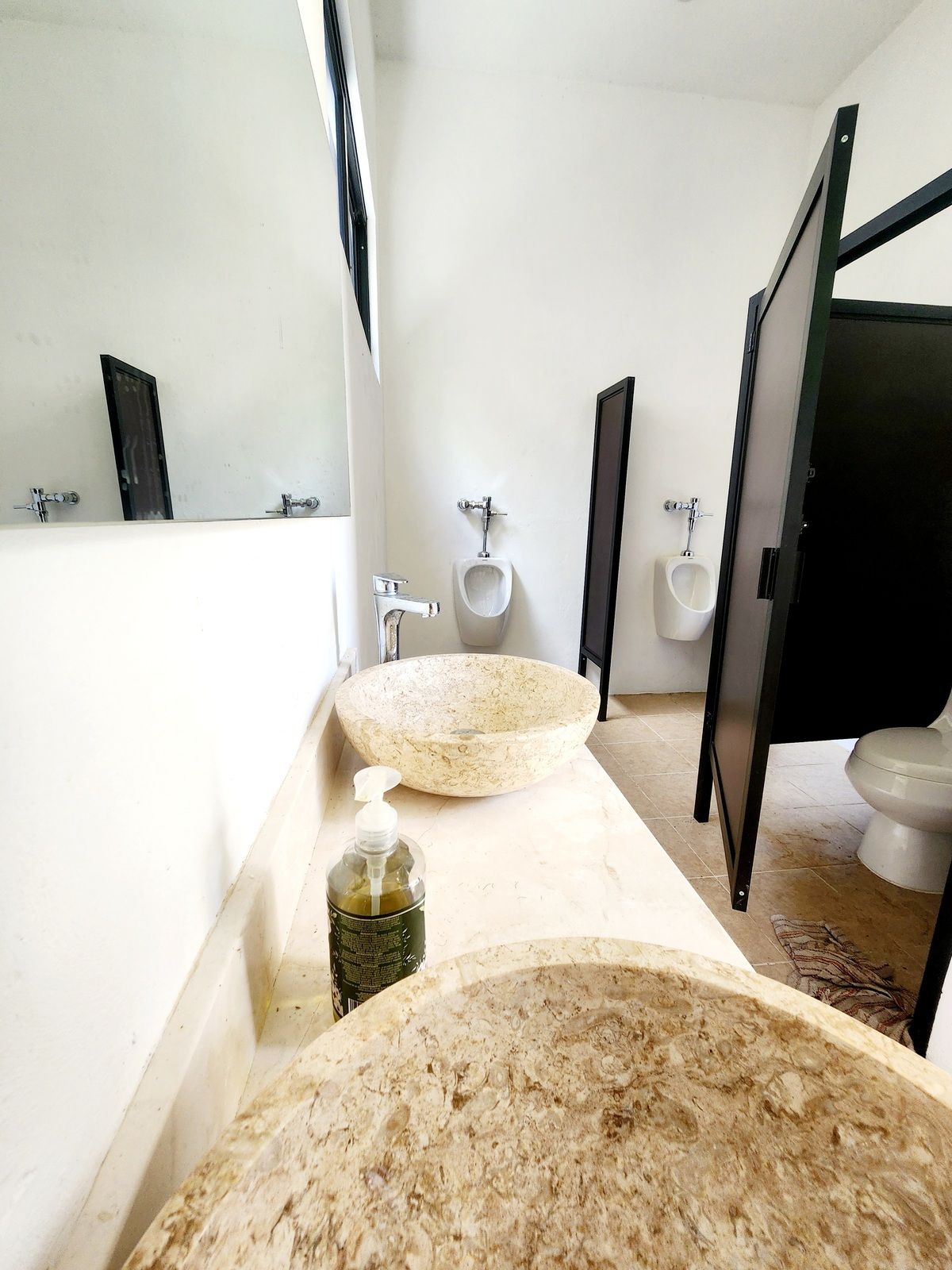 8 of 10: Baños caballeros.