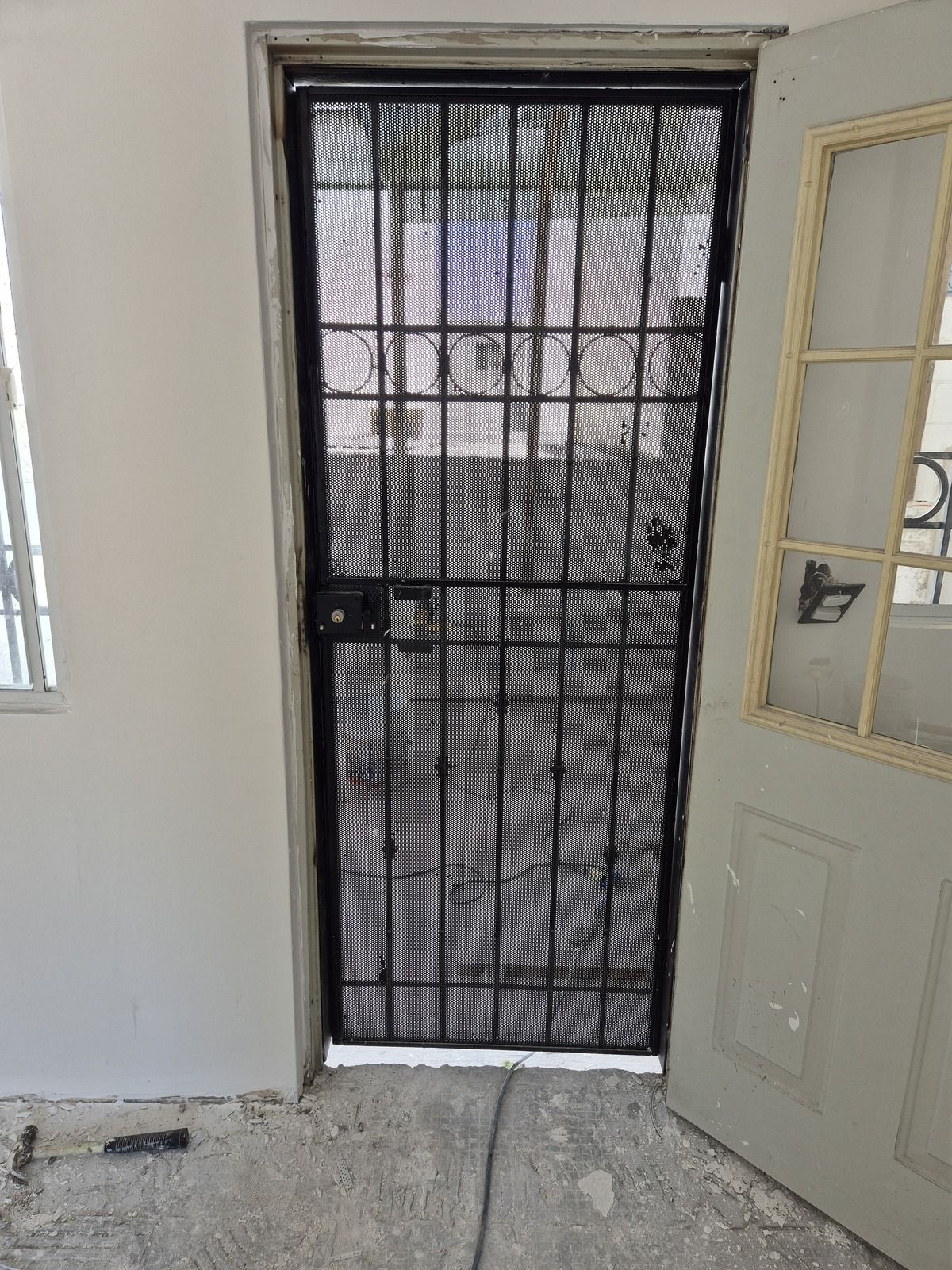 7 de 9: Puerta de cocina a patio
