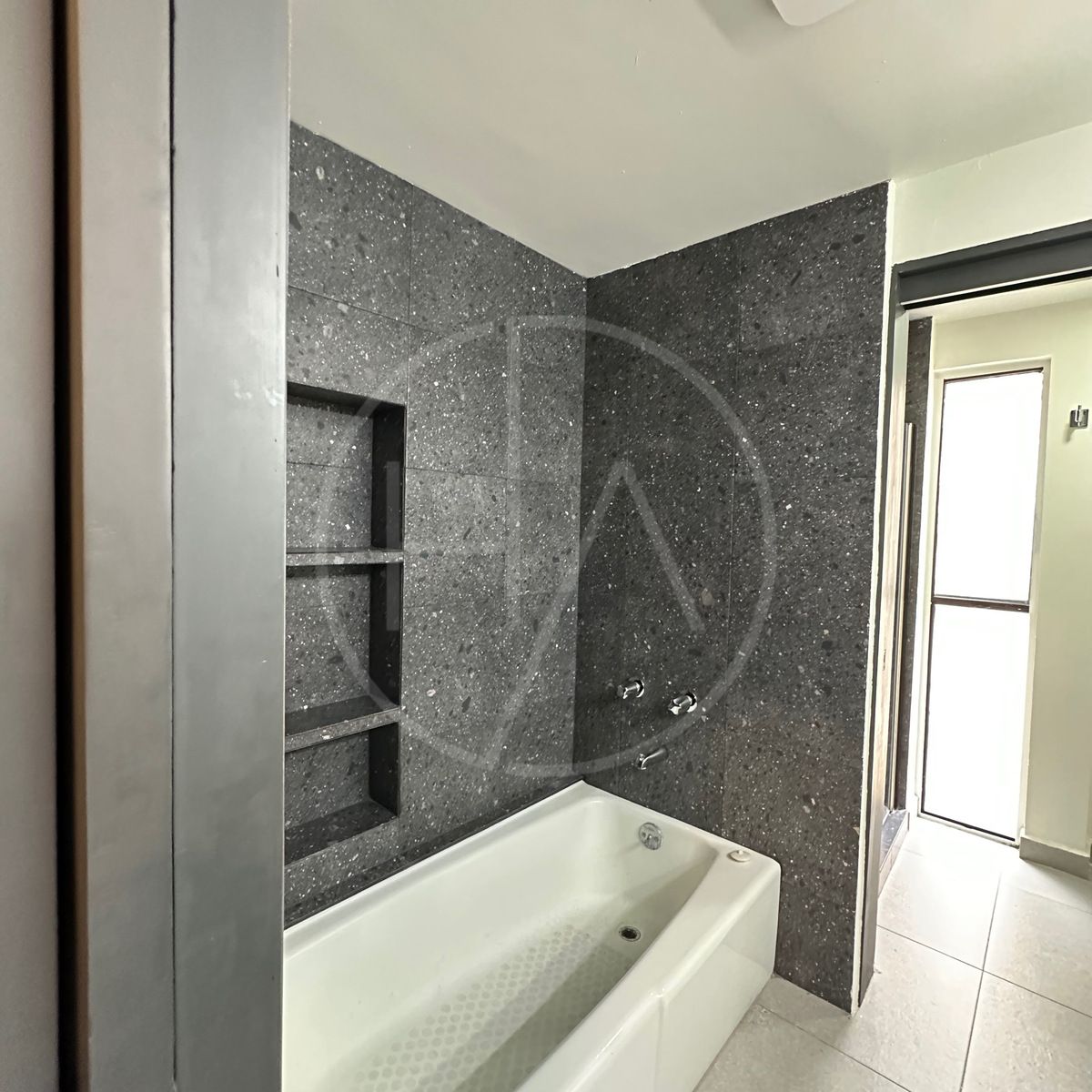 19 of 21: Baño recamara principal