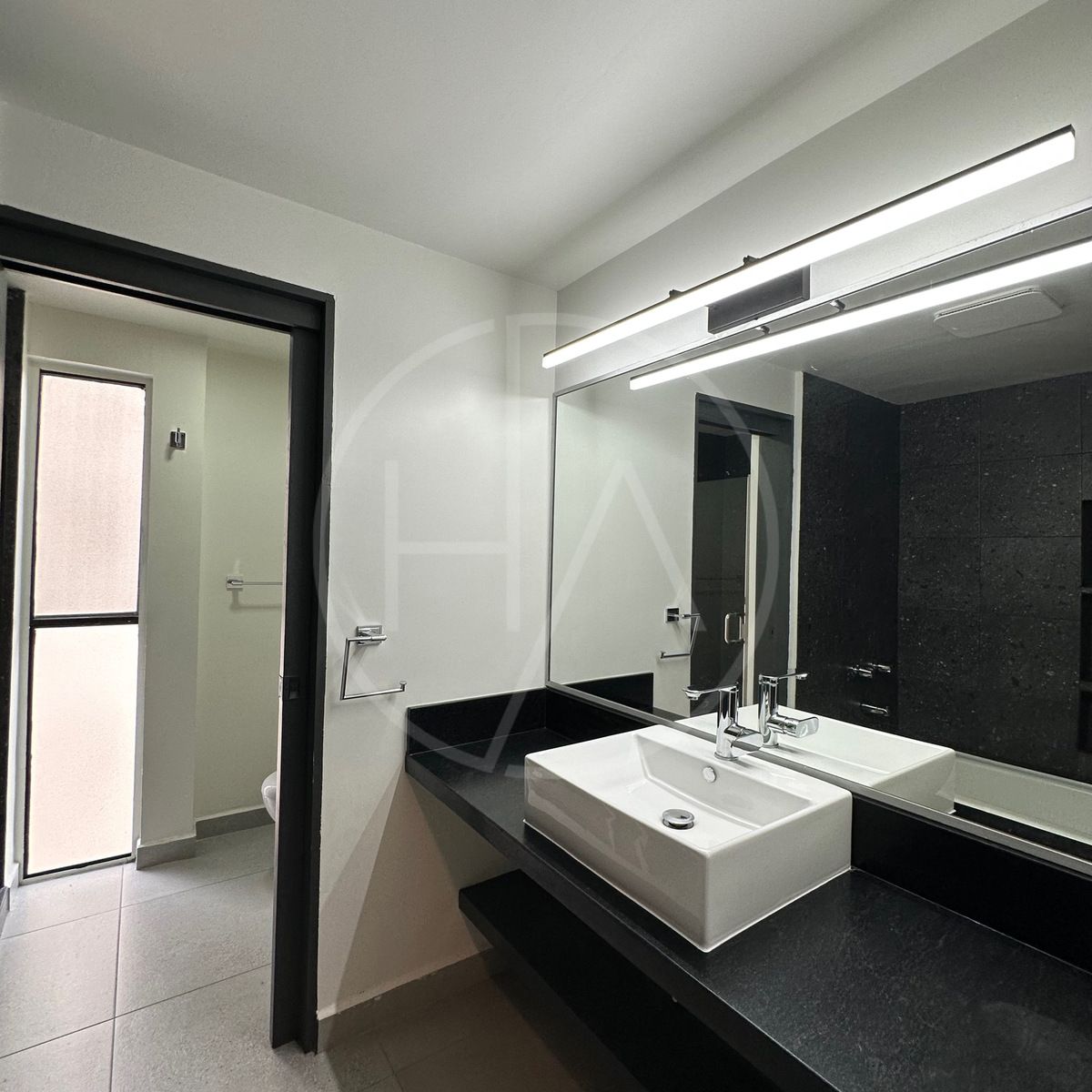 16 of 21: Baño recamara principal