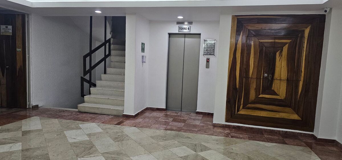 4 de 18: LOBBY