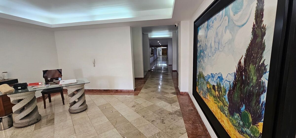 2 de 18: LOBBY