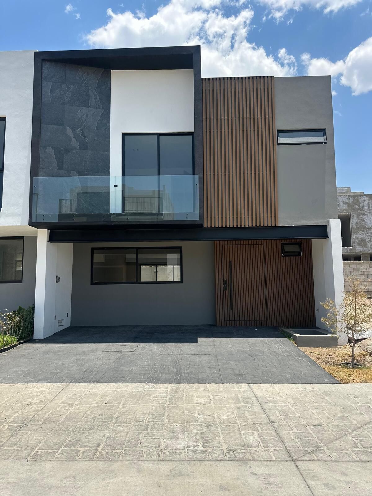 1 of 26: Casa en Venta en Residencia El Edén Fachada