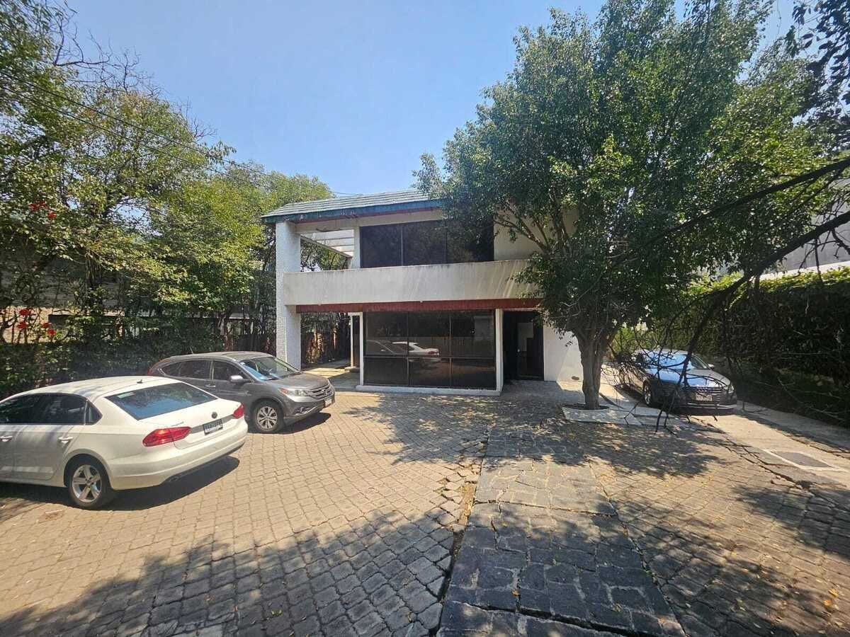 Casa para Renovar con uso de suelo para oficinas y comercio en Palmas - foto 1