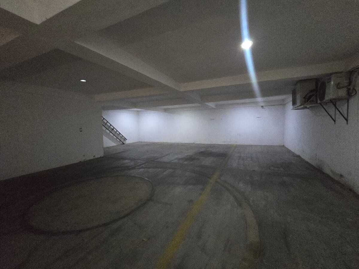 22 de 26: ESTACIONAMIENTO TECHADO